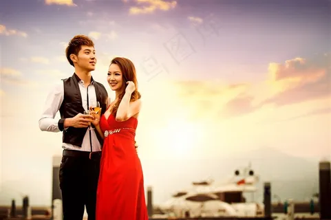 时尚恋人黄昏港口外拍写真图片 时尚恋人黄昏港口外拍写真图片