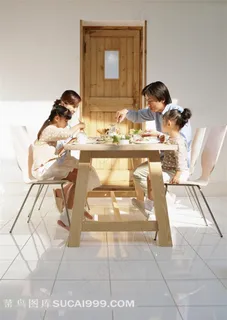 全家一起吃饭