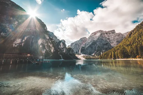 山水湖泊唯美意境图片 山水湖泊唯美意境图片