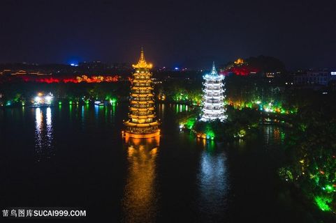 桂林航拍日月双塔夜景