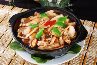 砂锅石锅美食煲类特色菜煲仔青椒君