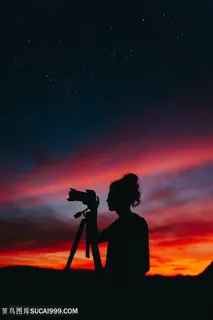 夕阳户外人物轮廓摄影师图片职场人物