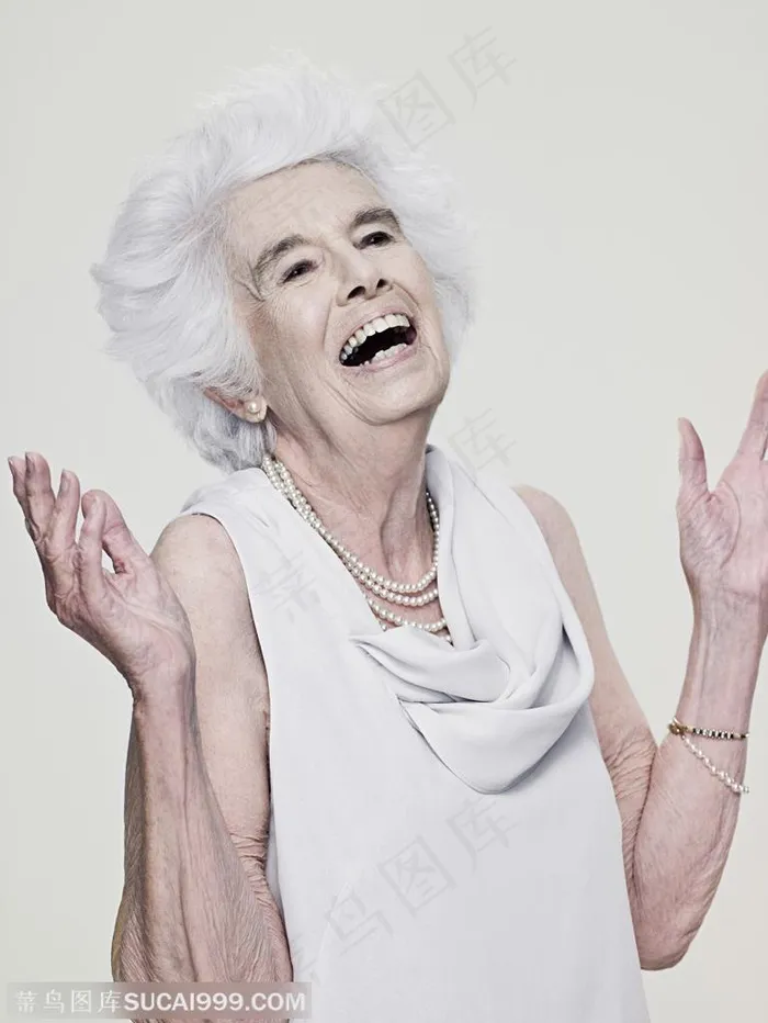 宣传画册广告素材 拍手大笑的时尚外国老年人
