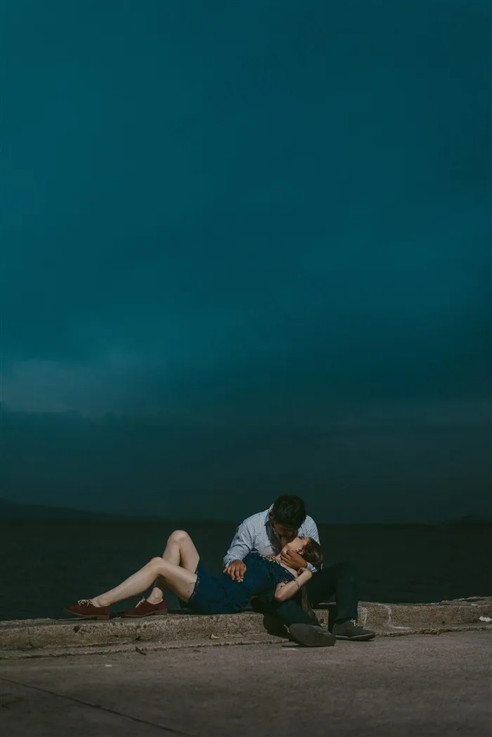 接吻的甜蜜恋人情侣素材