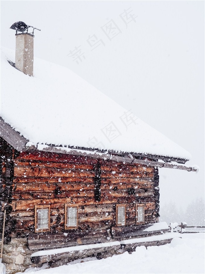 被雪覆盖的小屋高清素材图片