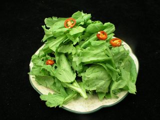 1819炝拌茼蒿.JPG_1