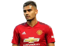 足球运动员踢球射门免抠