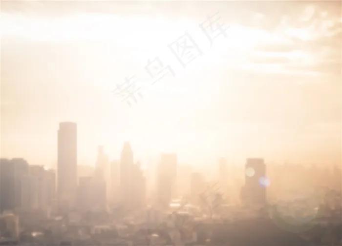 夕阳下的水面和人群模糊背景高清图片