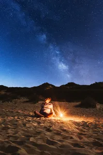 野外火堆露营高清图片