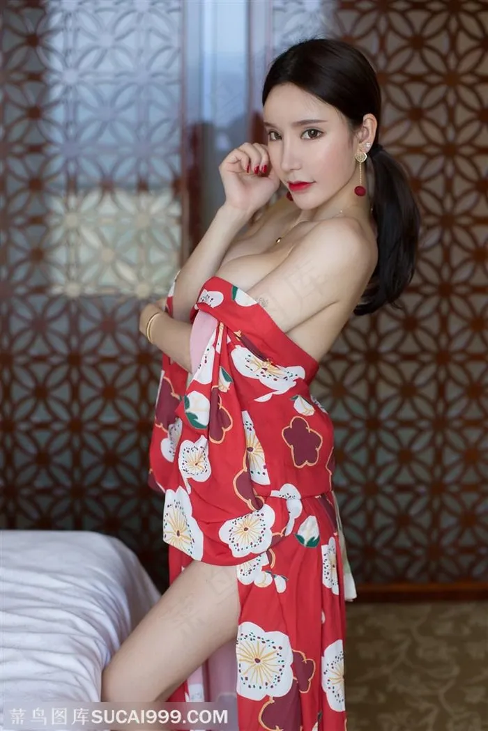 站在床边的高清美女周于希图片