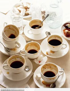 咖啡物语-倒上咖啡的杯子