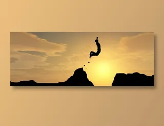 黄昏下在山上跳跃的男人