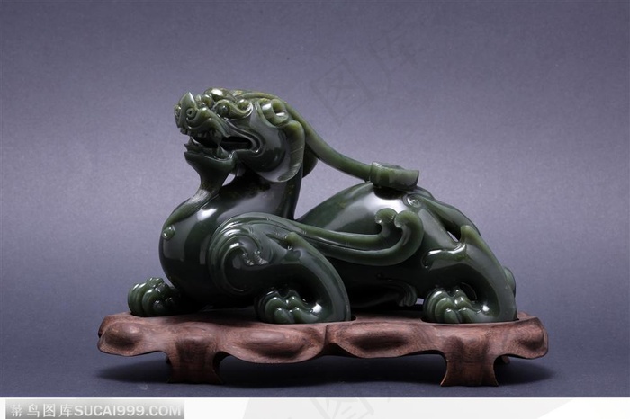 传统工艺-墨绿色麒麟玉器