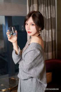 国内性感优雅宅男女神周于希喝水116美女写真图片