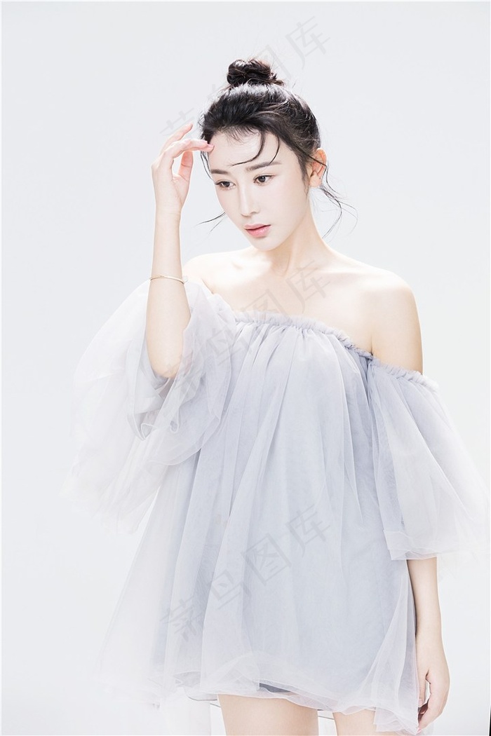 侍宣如明星美女图片