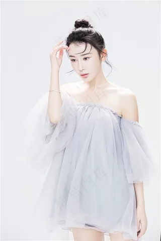 侍宣如明星美女图片