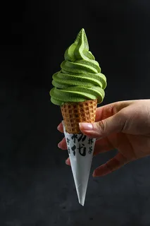 蛋糕店小蛋糕慕斯美食甜品图片