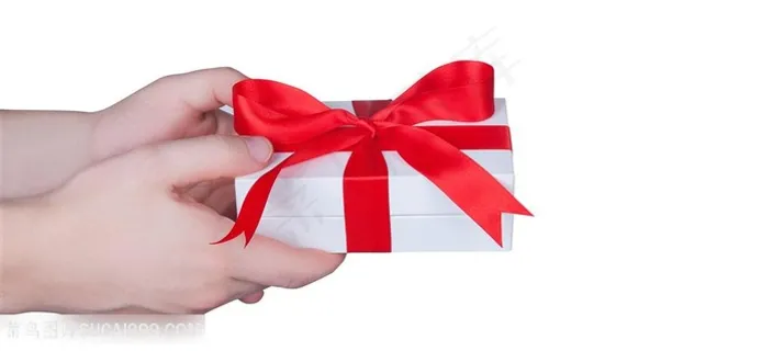 手捧礼物手势特写高清图片 手捧礼物手势特写高清图片