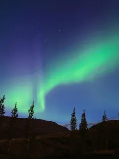 绿色极光壁纸图片