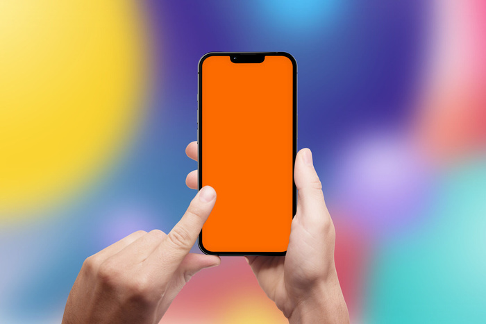 右手手持苹果手机点击展示样机