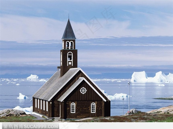 木屋 蓝天 融化的雪