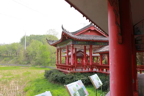 古建筑远景红色柱子朱红柱子