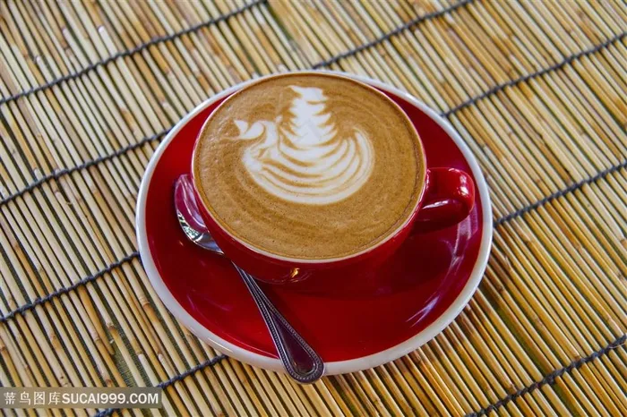 红色咖啡杯水母拉花图案咖啡图片