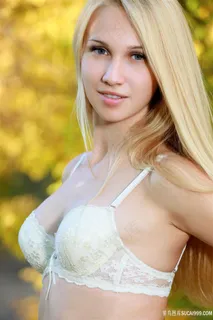 欧美高清金发美女图片 欧美高清金发美女图片