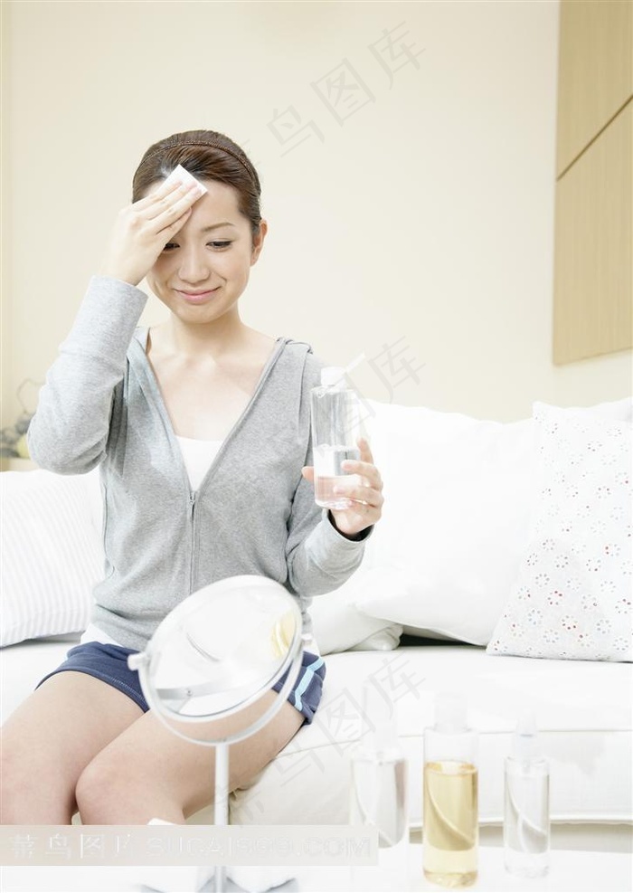 女性脸部皮肤保养图片特写