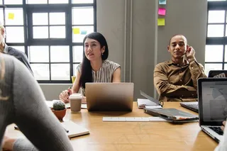 公司员工开会图片