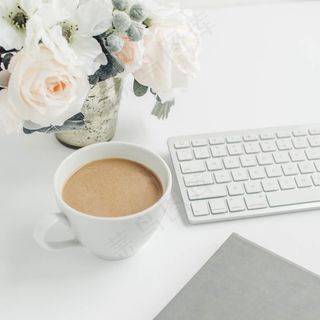 鲜花咖啡轻松办公高清图片