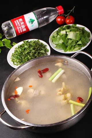 农夫山泉炖紫鸡 (3)