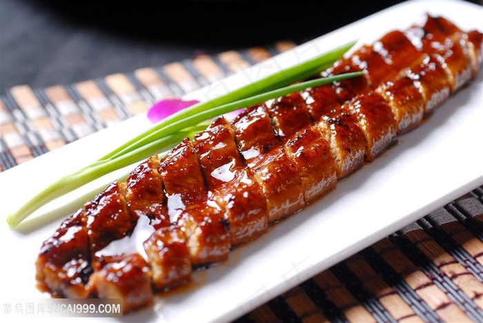 凉日试烤鳗的美食图片