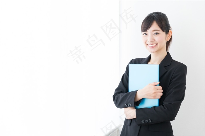 面带微笑的美女职员高清摄影图
