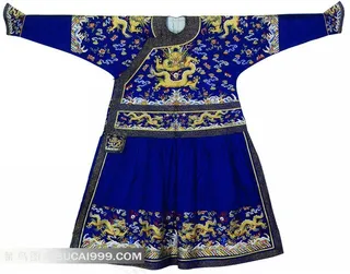 传统精美龙纹帝王服饰