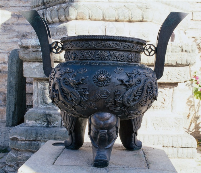 重要礼器鼎式香炉图片素材