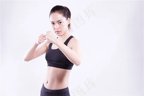青春活力的女孩做拳击运动 青春活力的女孩做拳击运动