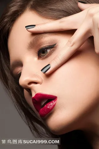 时尚红唇美女