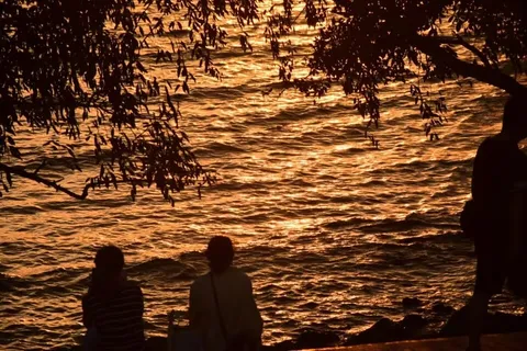 摄影图 落日背影