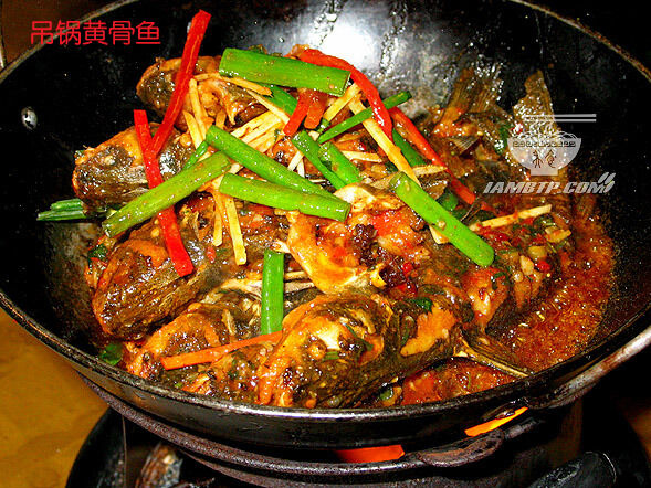 吊锅黄骨鱼美食元素菜品