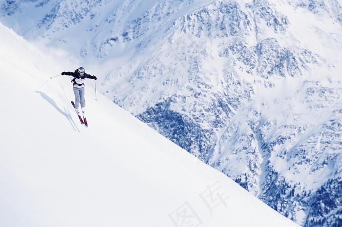 高清雪山滑雪图片下载