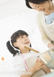 家人动手做蛋糕图