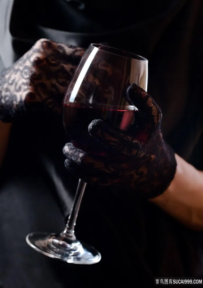 葡萄酒与酒杯高清图