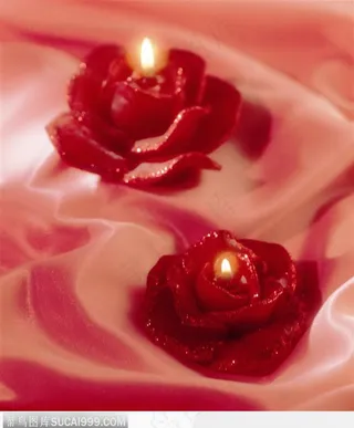 红玫瑰花状的蜡烛
