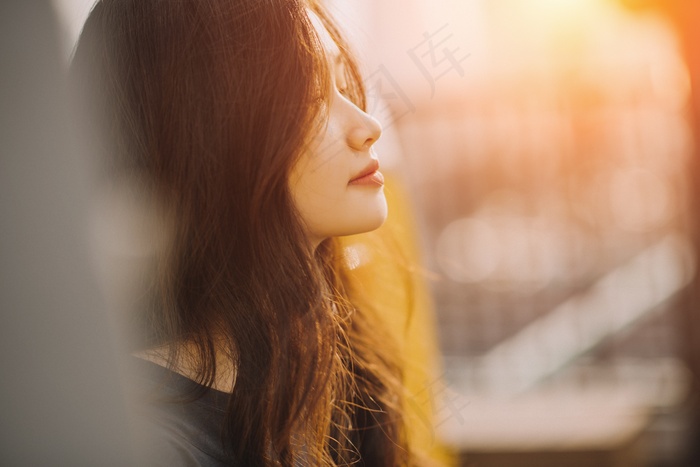 时尚清纯可爱的女孩摄影图片 