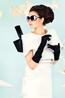 戴墨镜的盘发美女创意造型高清图片