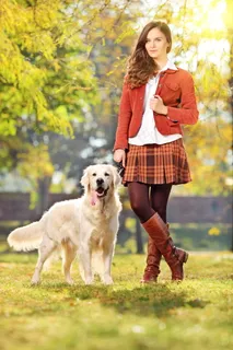 秋天萌宠美女写真图片