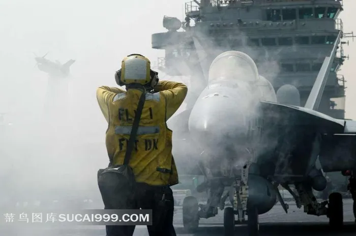 航母舰桥战斗机和地面人员