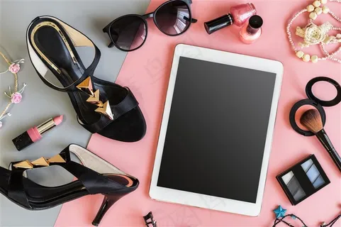 化妆品高跟鞋与平板电脑等高清图片