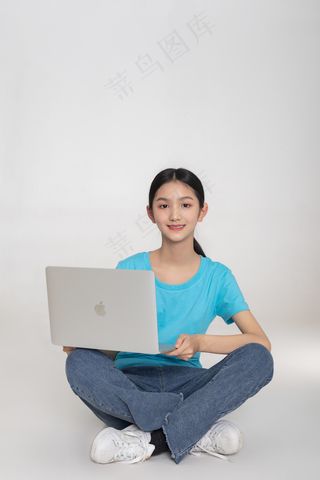 清新唯美可爱的女孩摄影图片 